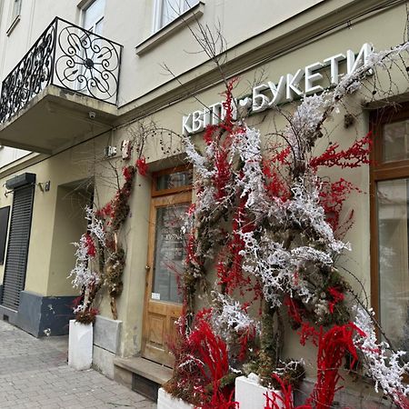 Art Studio Near Opera Theatre Lviv Bagian luar foto
